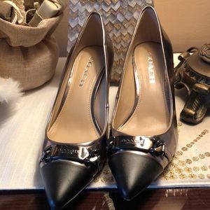 Coach pumps